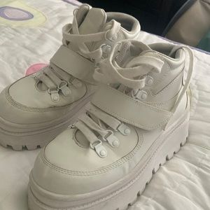 very comfy used white platforms... Good condition